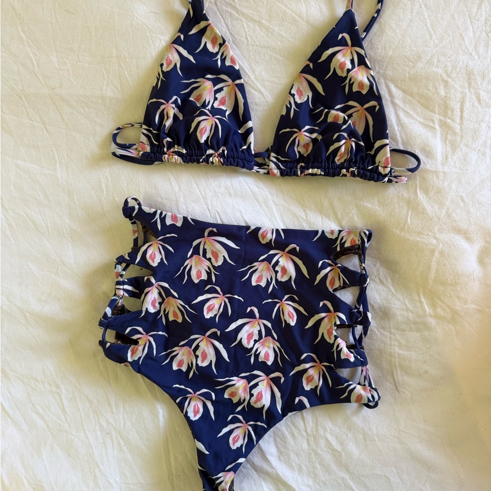 🌊 S O L D 🌊 Acacia set in Blue Orchid